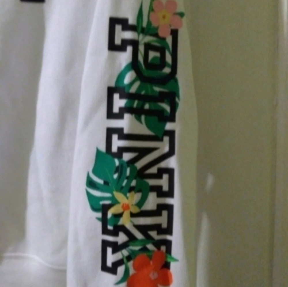 VS PINK floral outfit set-LARGE **NWT** - Picture 5 of 9